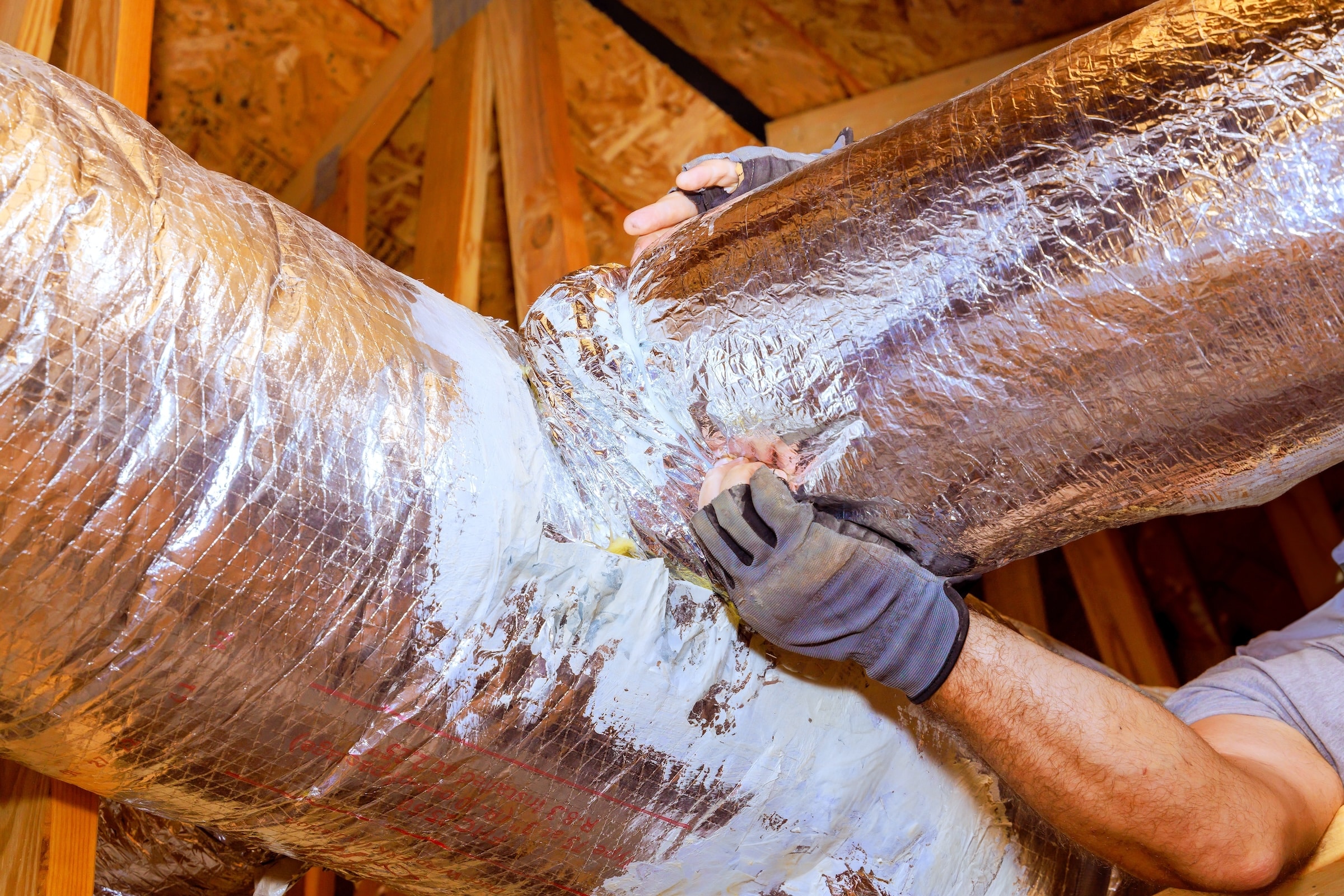 Worker sealing duct connections